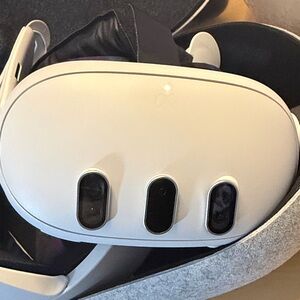 Meta Quest 3 VR Headset with Cameras - White